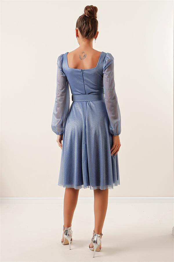 Kare Yaka Kemerli Balon Kol Astarlı Simli Elbise