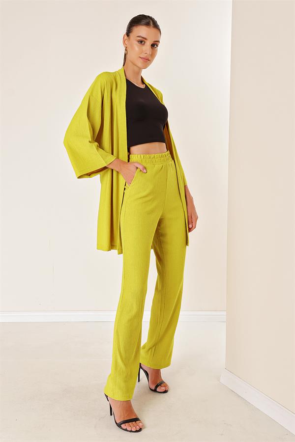 Ensemble pantalon en crêpe et kimono à poches