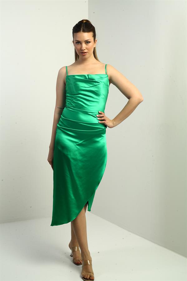 Robe midi asymétrique à bretelles, drapée et doublée pour femme