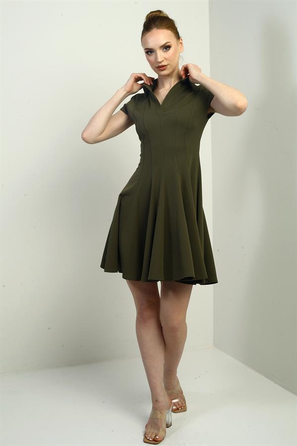 Robe courte évasée en lycra à col polo et manches longues pour femme