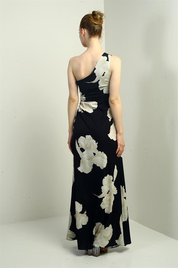 Kadın Tek Omuz Yandan Pencereli Büyük Yaprak Desenli Uzun Krep Saten Elbise