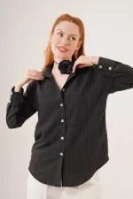 Chemise noire en gros avec détails de lignes fines