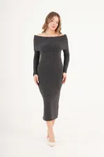 Robe en maille anthracite à col Madonna (vente en gros)