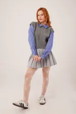 Pull en maille gris en gros avec détails aux manches et au col