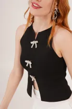 Taşlı Fiyonk Broş Detaylı Sıfır Kol Toptan Siyah Bluz