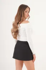 Mini-jupe noire avec ceinture minimaliste