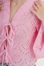 Önden Bağlamalı Delik Geçiş Detaylı Pembe Crop Toptan Gömlek