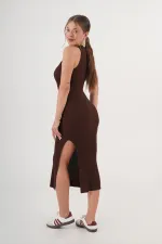 Robe en tricot bordeaux saisonnière à col licou en gros