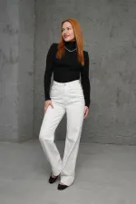 Pull noir tricoté à col roulé et détails côtelés, en gros