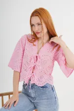 Önden Bağlamalı Delik Geçiş Detaylı Pembe Crop Toptan Gömlek