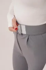Pantalon gris en gros avec détails velcro