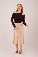Jupe midi en satin crème à coupe cloche en gros