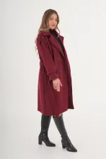Manteau en cachemire bordeaux en gros avec épaulettes et ceinture