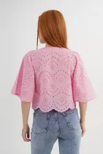 Önden Bağlamalı Delik Geçiş Detaylı Pembe Crop Toptan Gömlek