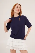 Chemisier en maille fine bleu marine à manches mi-longues et col rond en lycra