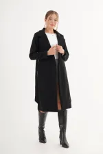 Manteau en cachemire noir avec ceinture et doublure en gros