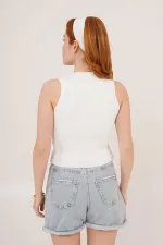 Chemisier blanc en gros avec détails sans boutons de manchette