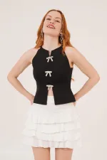 Taşlı Fiyonk Broş Detaylı Sıfır Kol Toptan Siyah Bluz