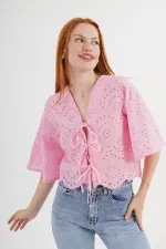 Önden Bağlamalı Delik Geçiş Detaylı Pembe Crop Toptan Gömlek