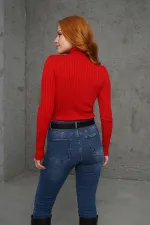 Pull rouge tricoté à col roulé et détails côtelés, en gros