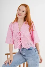 Önden Bağlamalı Delik Geçiş Detaylı Pembe Crop Toptan Gömlek