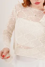 Kayık Yaka Volan Kol Detaylı Ajurlu Toptan Ekru Bluz