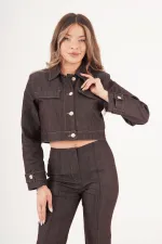 Veste et pantalon en denim café à boutons dorés