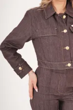 Veste et pantalon en denim café à boutons dorés