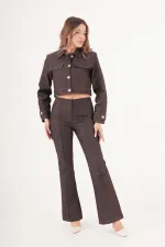 Veste et pantalon en denim café à boutons dorés