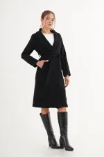 Manteau en cachemire noir avec ceinture et doublure en gros