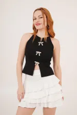 Taşlı Fiyonk Broş Detaylı Sıfır Kol Toptan Siyah Bluz