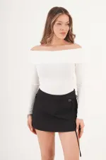 Mini-jupe noire avec ceinture minimaliste