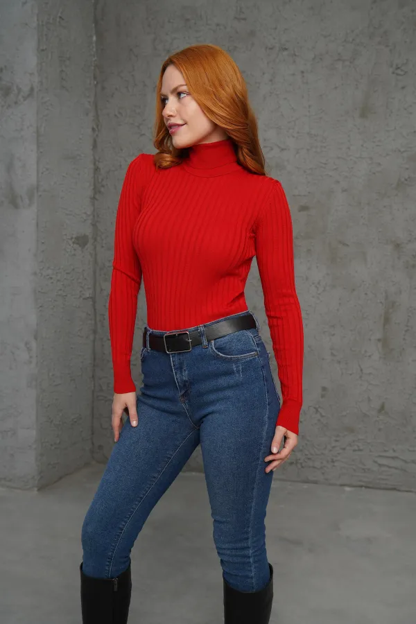 Pull rouge tricoté à col roulé et détails côtelés, en gros