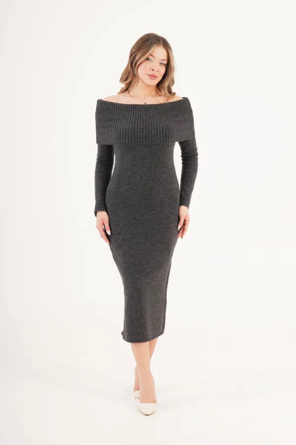 Robe en maille anthracite à col Madonna (vente en gros)