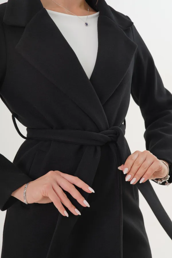 Manteau en cachemire noir avec ceinture et doublure en gros