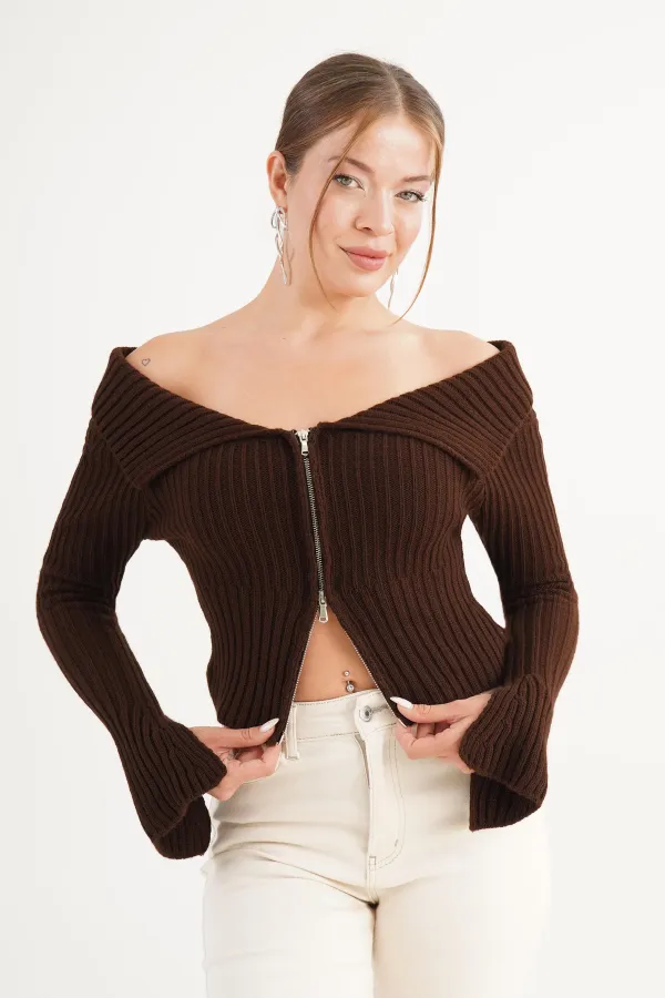 Blouse en tricot marron à col Madonna et fermeture éclair intégrale en gros