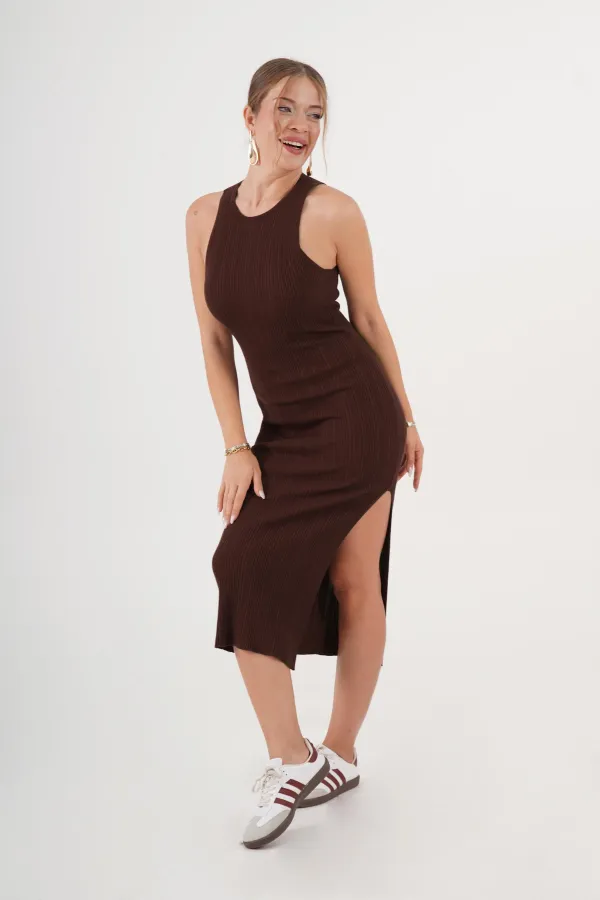 Robe en tricot bordeaux saisonnière à col licou en gros