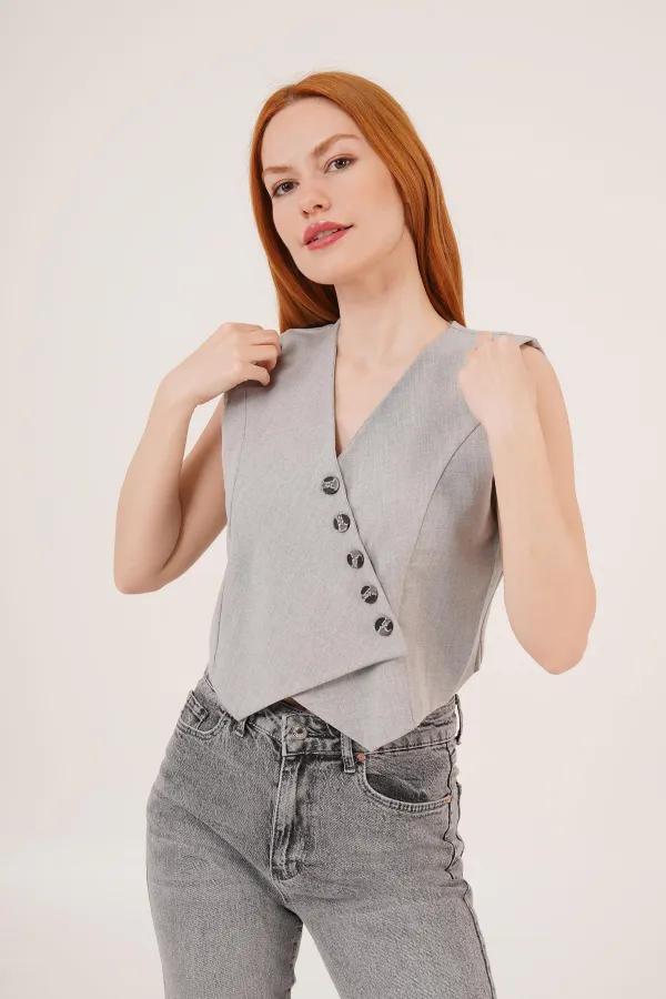 Gilet gris boutonné à col en V et coupe triangulaire en gros