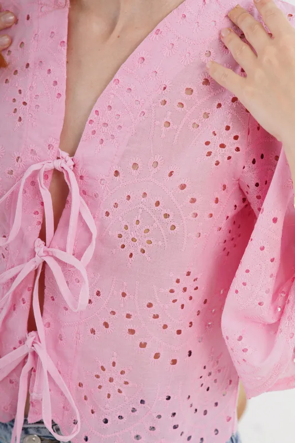 Önden Bağlamalı Delik Geçiş Detaylı Pembe Crop Toptan Gömlek