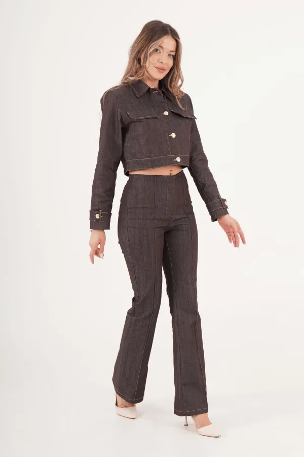 Veste et pantalon en denim café à boutons dorés