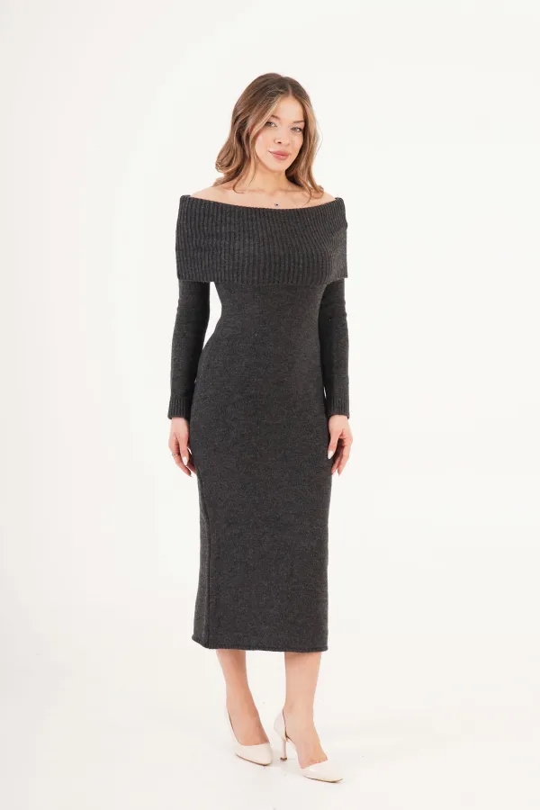 Robe en maille anthracite à col Madonna (vente en gros)
