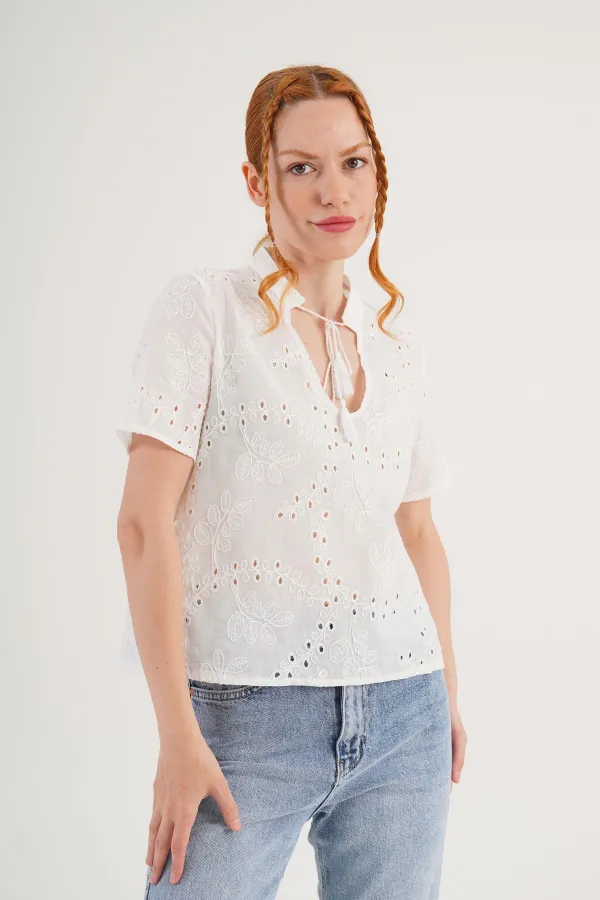 Güpürlü Püskül Bağcıklı Kısa Kol Toptan Beyaz Bluz