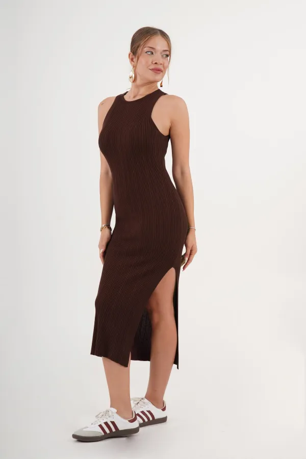 Robe en tricot bordeaux saisonnière à col licou en gros