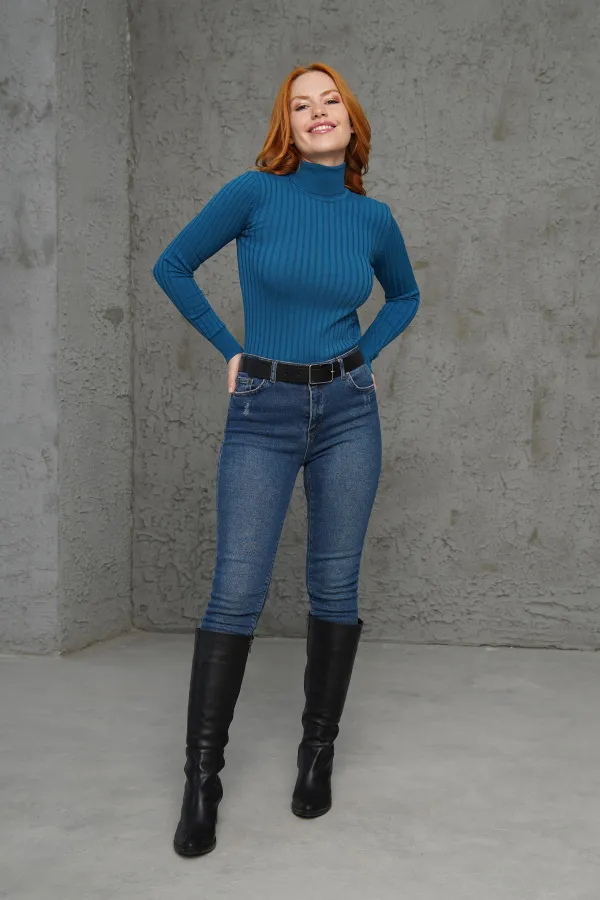 Pull en maille à col roulé et détails côtelés, en gros, pour les amateurs de pétrole