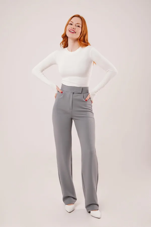 Pantalon gris en gros avec détails velcro