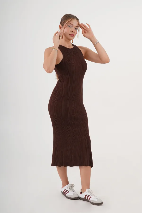 Robe en tricot bordeaux saisonnière à col licou en gros