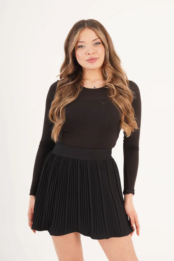 Jupe noire en gros avec taille élastique et short intégré