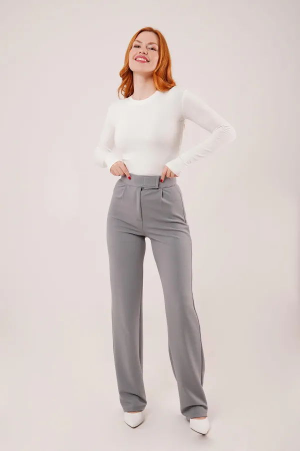 Pantalon gris en gros avec détails velcro