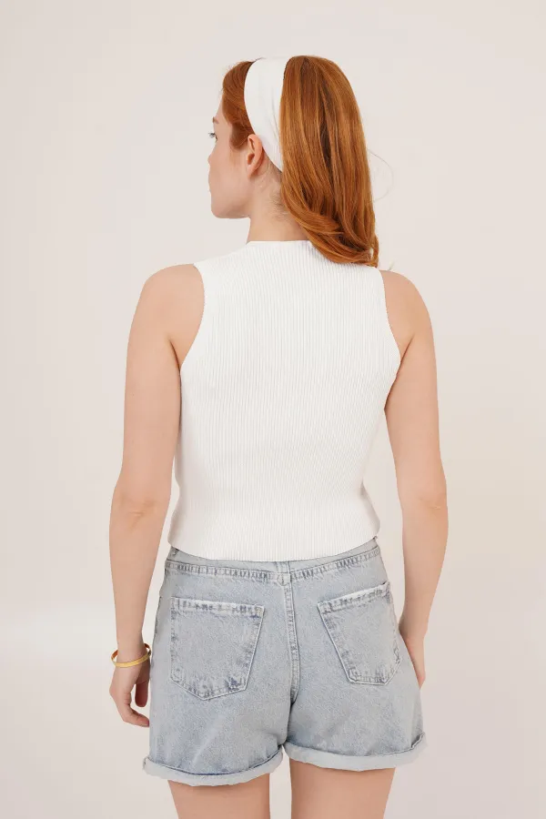 Chemisier blanc en gros avec détails sans boutons de manchette