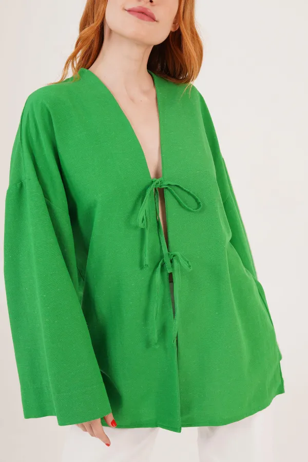 Tunique verte en gros avec détail de cravate sur le devant et manches espagnoles